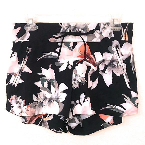 Athleta Pants - Athleta Hudson Paper Flower Floral Shorts ~ A487